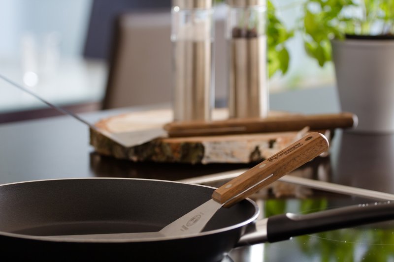 Petromax Flexibler Pfannen- und Grillwender (Kurzgriff)