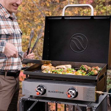 Blackstone 22 Zoll Griddle Gas Tischgrill mit Grillplatte, Deckel und 2 Brennern