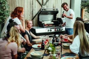 Enders UNIQ Pro 3 IKO Kitchen Gasgrill mit CRUSTER Backburner &amp; Delicater-Ofen