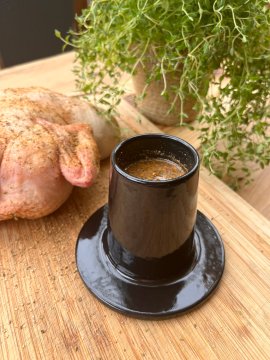 Grillfürst Hähnchenbräter / Hähnchenhalter Gusseisen - mit Flüssigkeitsbehälter