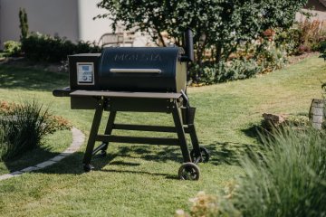 Moesta Pelletgrill Sheriff 2.0 - inkl. PaperBlank Ablagebrett grau, Jackery tragbare Powerstation Explorer 1000 & Pellets