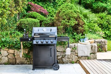 Napoleon Freestyle 425 Gasgrill, Schwarz - inkl. Abdeckhaube und Grillplatte - Modell 2026