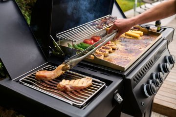 Napoleon Plancha Grill Phantom Rogue Pro 30 - mattschwarz - mit Sizzle Zone + Edelstahlplancha 70 x 44 cm