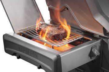 Napoleon Rogue PRO-S 525 Gasgrill - mit SIZZLE ZONE™ und Heckbrenner - mit Gusseisenrosten, Schwarz - inkl. Abdeckhaube