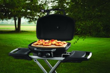 Napoleon TravelQ PRO285 Kompakt Gasgrill Schwarz mit klappbarem Wagen