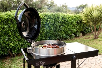 Napoleon PRO-CART Holzkohlegrill Kugelgrill Ø 57 cm - 50 Jahre Napoleon - inkl. Grillplatte, Holzkohlekörben und Grillbesteck Pro