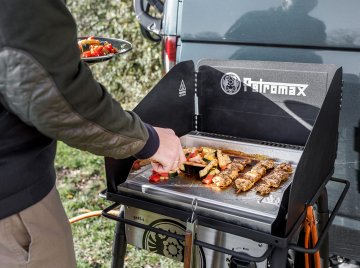 Petromax Plancha Grill Set: Gastisch GE45 inkl. Plancha Grillplatte