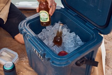 Ab 2.500,00€ Warenkorb kostenfrei dazu: YETI Coolers ROADIE 24 - Kühlbox Navy